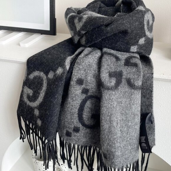 Gucci Black and Gray Patterned Scarf - Picture 5 of 5